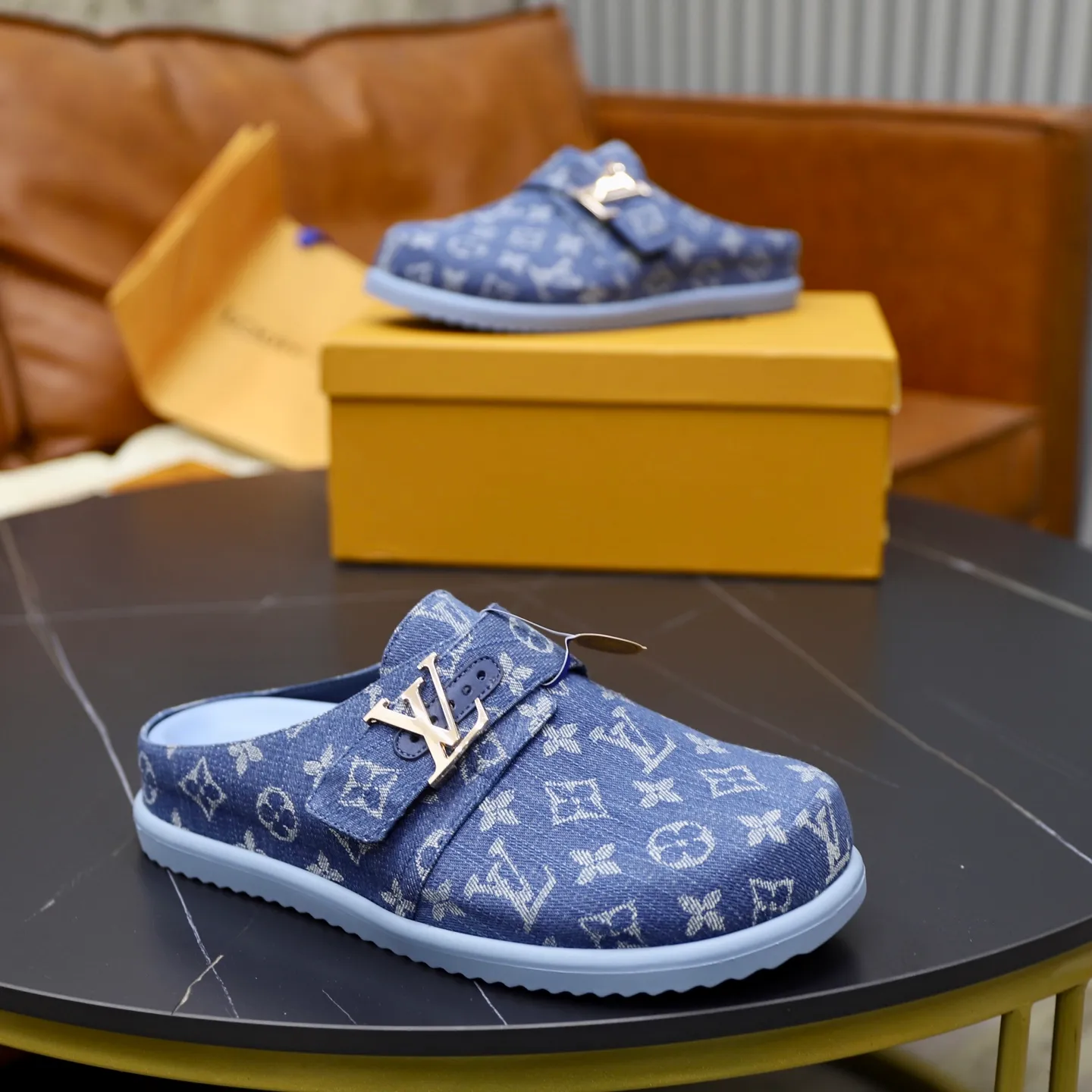 Ex-factory price: 520💰🙅‍♂️🙅‍♂️🙅‍♂️Birkenstock Brand: LV Louis Vuitton Standard code: 38-45 (cowhide lining) Grade: Same as the official website Material: Original presbyopic fabric design Original rubber wear-resistant molded outsole Style category: Men's fashion sandals Distinguished luxury brand elements Top luxury Color: Actual picture color